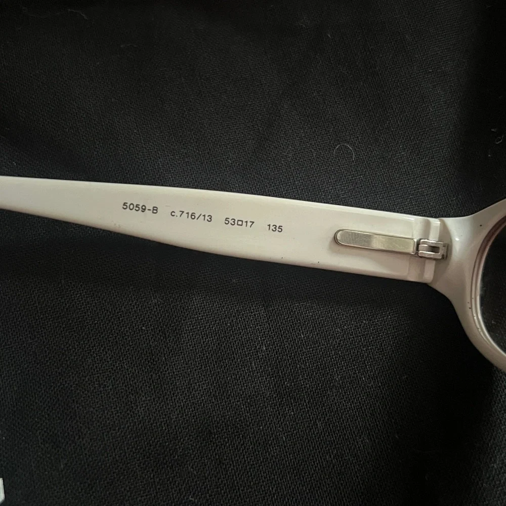 CHANEL Slim Sunglasses‎ w/swarovski Stone at the Frame Original Lens w/hardcase